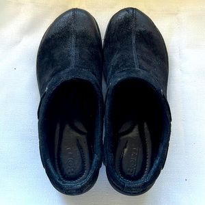 Born Crown Tahoe mule/clogs 9.5 medium in black. Excellent pre-owned condition!